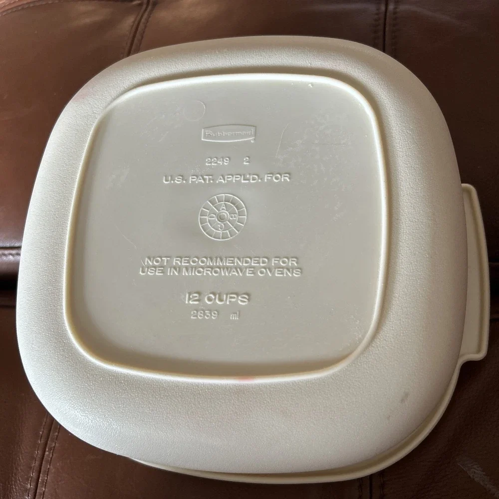 VTG Rubbermaid Large Square Container 2249 - 12 Cups - Beige w/ Matching Lid